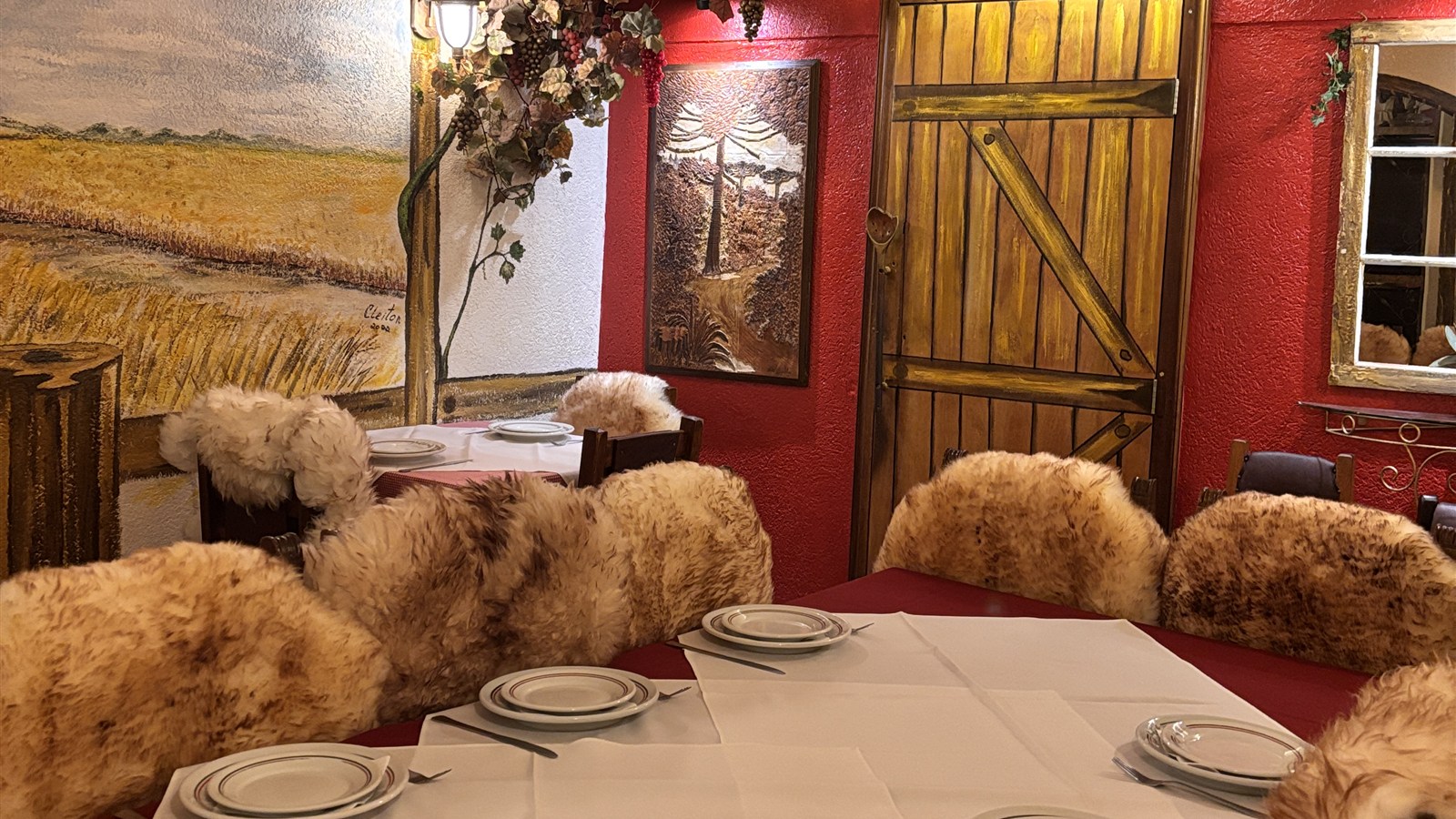 Mesa acolhedora para um jantar a dois na Mamma Carmella