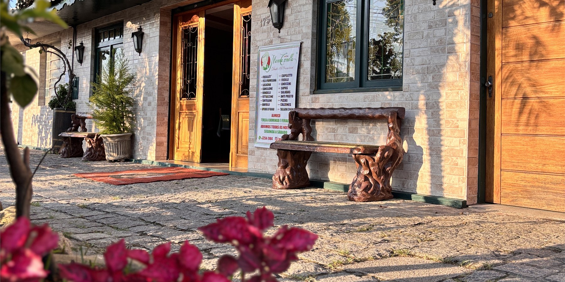Fachada da Mamma Carmella durante o dia