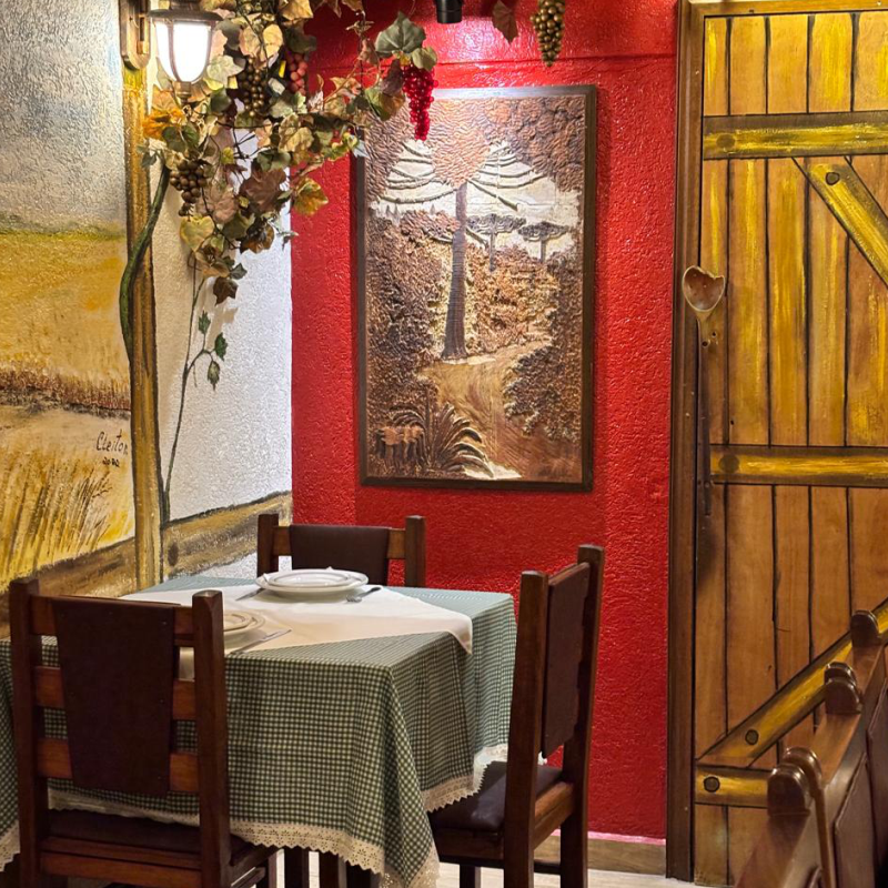 Mesa preparada na cantina Mamma Carmella